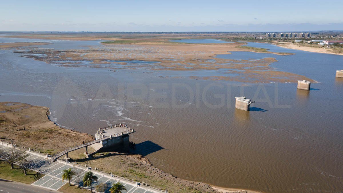 El nivel del río se acerca al cero del hidrómetro en el Puerto de Santa Fe.
