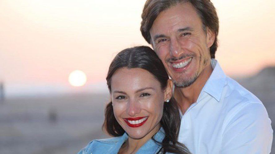 Pampita junto a su esposo Roberto García Moritán. 