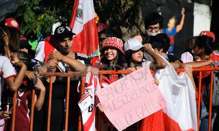 La hinchada de River ya llegó a Santiago del Estero: las fotos. La hinchada de River ya llegó a Santiago del Estero: las fotos.