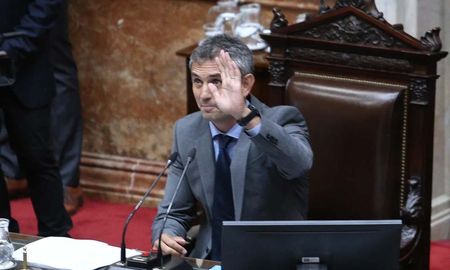 La Cámara de Diputados pagó por error 700 mil pesos a los empleados de ese cuerpo legislativo y está pidiendo a los agentes que no lo “gasten”. La Cámara de Diputados pagó por error 700 mil pesos a los empleados de ese cuerpo legislativo y está pidiendo a los agentes que no lo “gasten”.