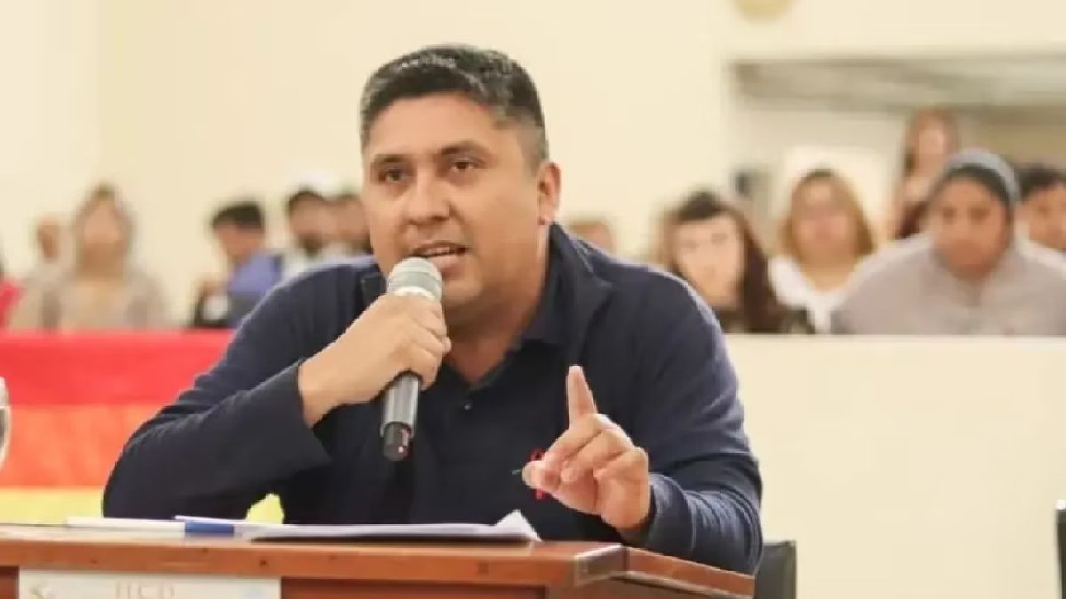 Un concejal jugaba al tenis con su pareja y fue asesinado por el ex de ella