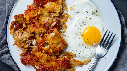 Qué es el desayuno hash browns y cómo hacer las papas ralladas más crocantes y ricas