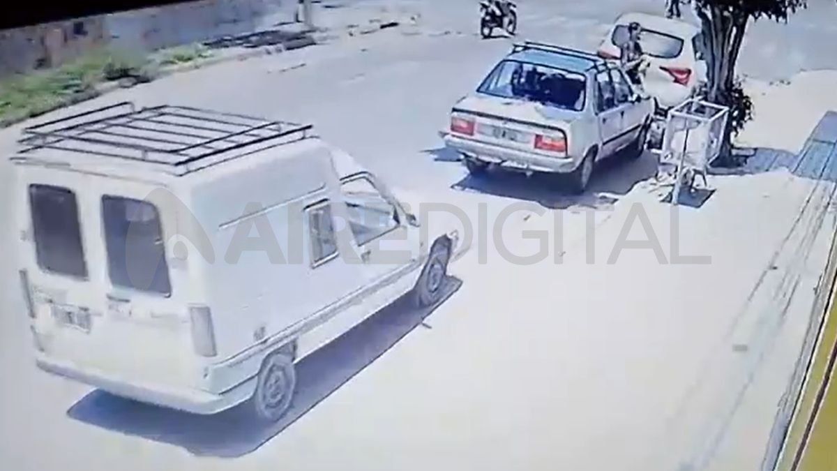 Se robó la batería de un auto en pleno macrocentro
