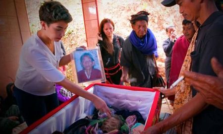 quienes son los torajas, que cuidan y limpian a los seres queridos muertos como si estuvieran vivos quienes son los torajas, que cuidan y limpian a los seres queridos muertos como si estuvieran vivos