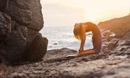 disfruta de los beneficios de practicar yoga en lugares diferentes disfruta de los beneficios de practicar yoga en lugares diferentes