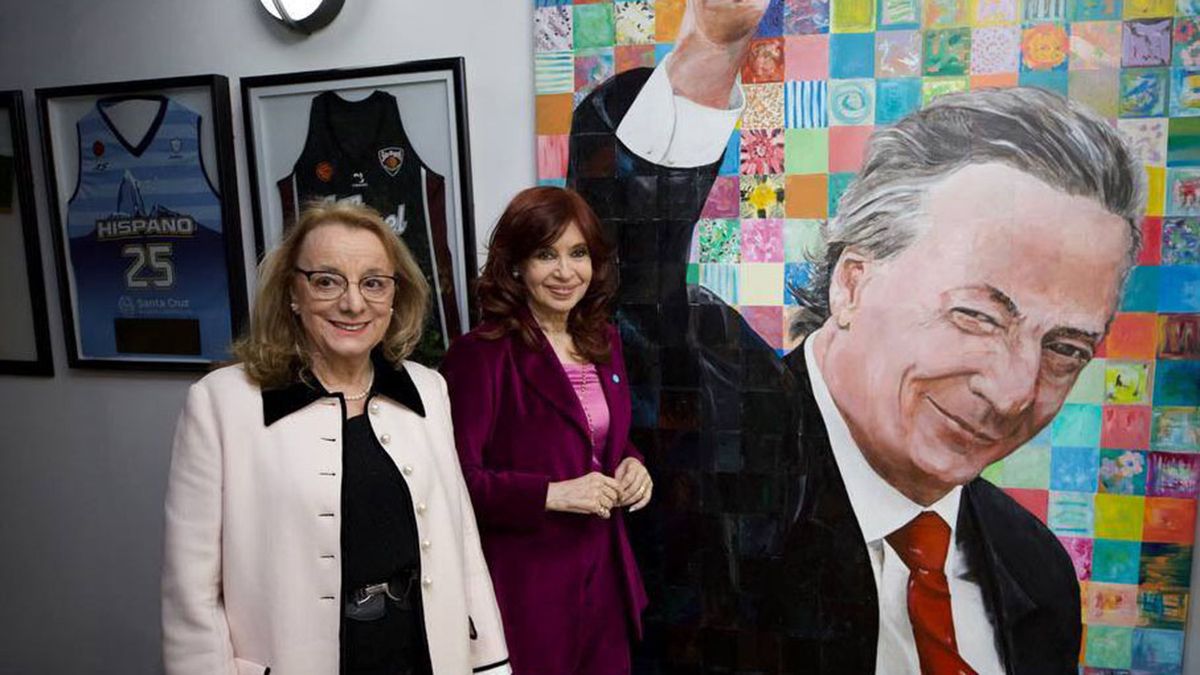 La vicepresidenta Cristina Kirchner habla en la inauguración de la ampliación del Hospital Regional de Río Gallegos. La vicepresidenta Cristina Kirchner habla en la inauguración de la ampliación del Hospital Regional de Río Gallegos.