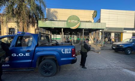 El primer robo en banda se produjo durante la tarde del jueves en un supermercado de López y Planes, casi Iturraspe, de la ciudad de Santa Fe. El primer robo en banda se produjo durante la tarde del jueves en un supermercado de López y Planes, casi Iturraspe, de la ciudad de Santa Fe.