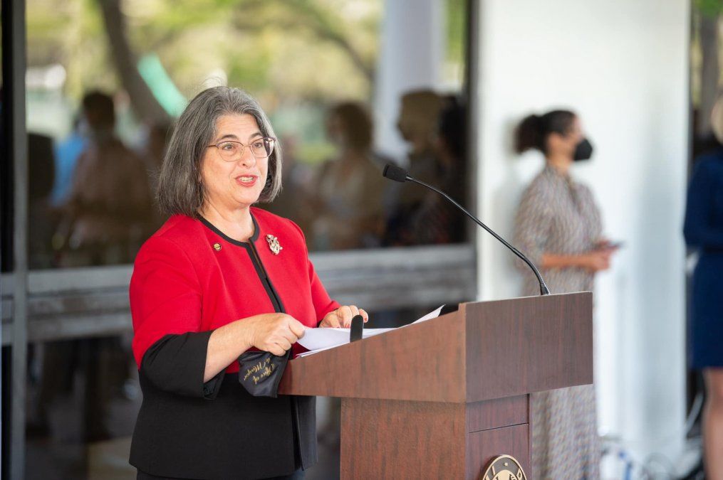 El derrumbe de un edificio en Miami deja al menos 4 muertos y 159 desaparecidos