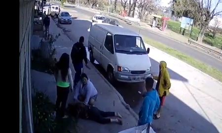 video: feroz ataque a una familia para usurpar una casa en lanus video: feroz ataque a una familia para usurpar una casa en lanus