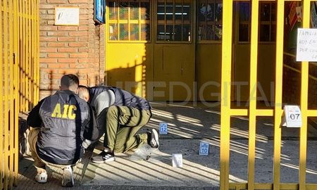La escuela primaria Nº 117 Islas Malvinas amaneció con 46 vainas desparramadas en el piso y un cartel con amenazas contra las maestras. La escuela primaria Nº 117 Islas Malvinas amaneció con 46 vainas desparramadas en el piso y un cartel con amenazas contra las maestras.