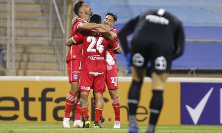 Argentinos Juniors recibe este miércoles a Universidad Católica de Chile por la Copa Libertadores. Argentinos Juniors recibe este miércoles a Universidad Católica de Chile por la Copa Libertadores.