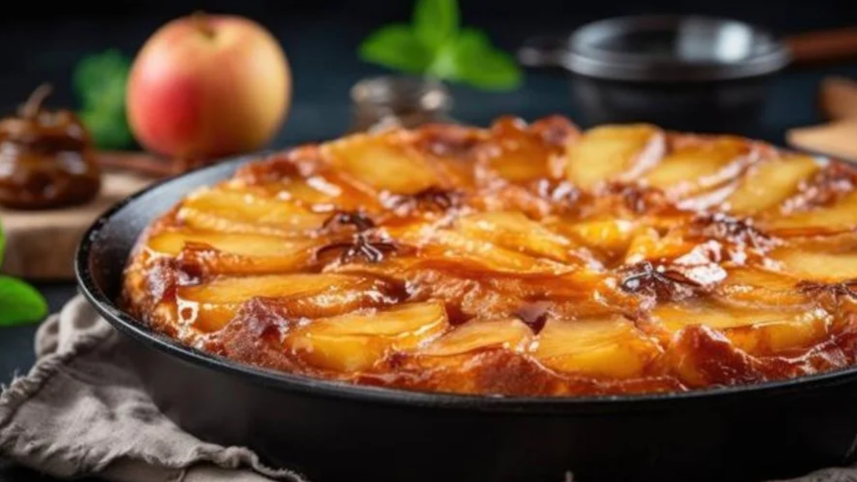 Budín de manzana en sartén y sin harina.