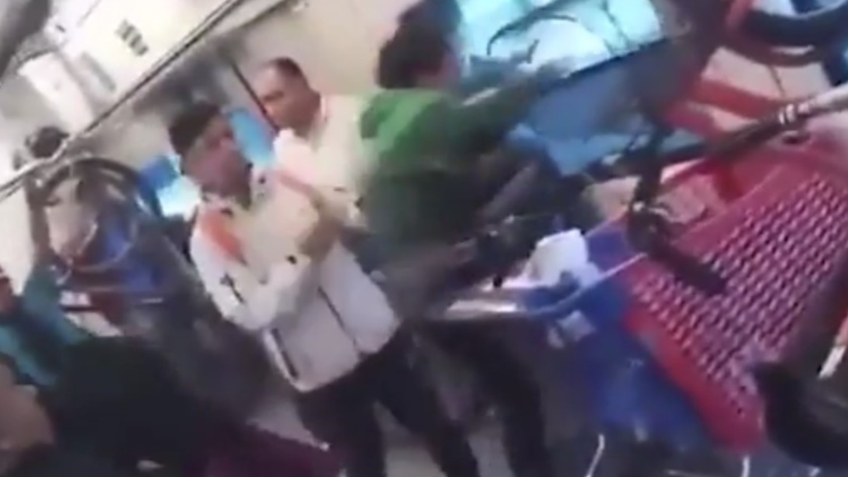 Un hombre mordió a un policía y escapó por una ventana de un tren en movimiento.