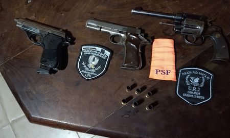 Tres de las armas secuestradas Tres de las armas secuestradas
