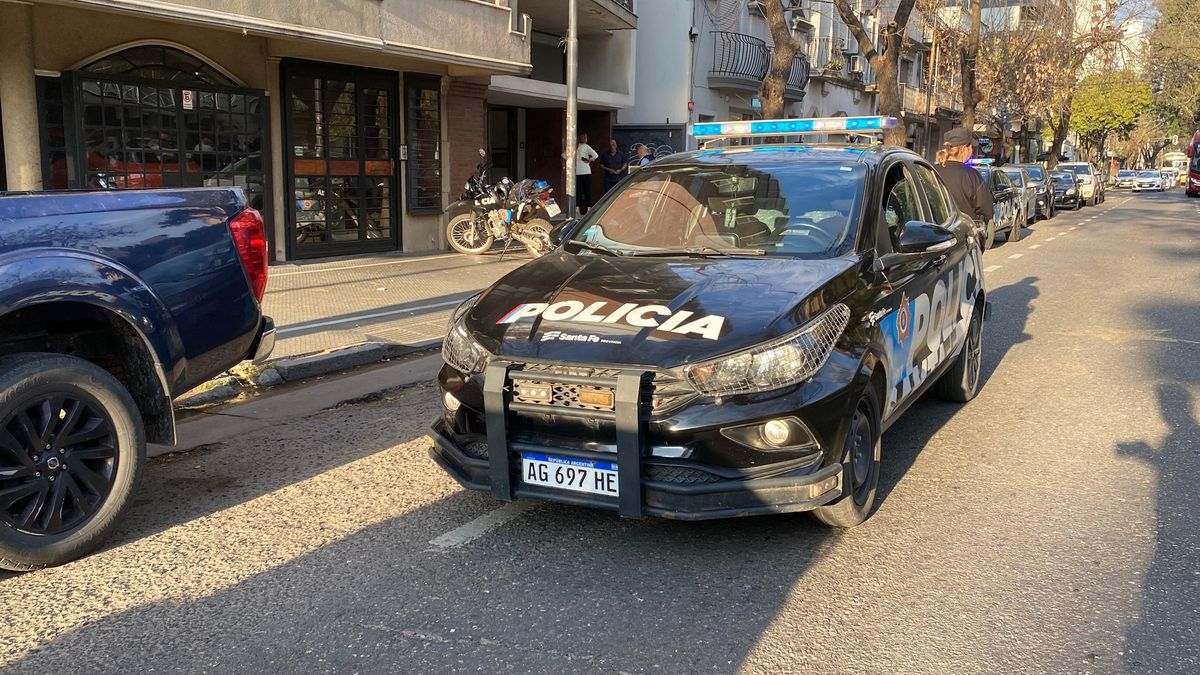 Un incidente de tensión se vivió en Bulevar al 1800 en la ciudad de Santa Fe, donde un trabajador fue protagonista de una escena que generó gran preocupación en la zona. Un incidente de tensión se vivió en Bulevar al 1800 en la ciudad de Santa Fe, donde un trabajador fue protagonista de una escena que generó gran preocupación en la zona.