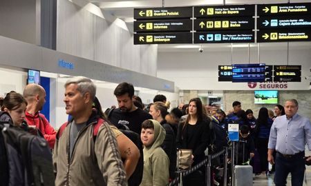 Con un vuelo a Salta, el aeropuerto de Sauce Viejo amplía su oferta en la región. Con un vuelo a Salta, el aeropuerto de Sauce Viejo amplía su oferta en la región.
