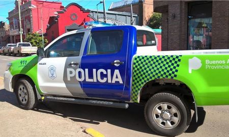 En el lugar, los efectivos entrevistaron a un hombre quien refirió ser policía y contó que, momentos antes, había sido sorprendido por un presunto delincuente armado cuando se encontraba junto a su pareja a bordo de un Chevrolet Corsa de color negro. En el lugar, los efectivos entrevistaron a un hombre quien refirió ser policía y contó que, momentos antes, había sido sorprendido por un presunto delincuente armado cuando se encontraba junto a su pareja a bordo de un Chevrolet Corsa de color negro.