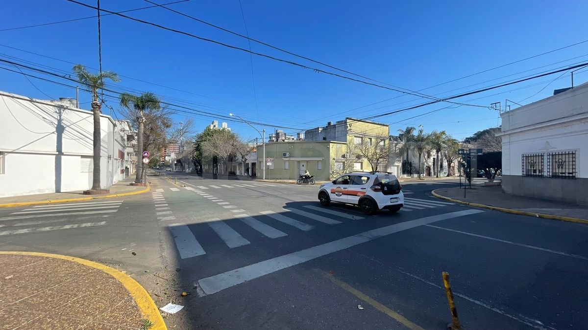 En Urquiza y Entre Ríos, pleno barrio Sur de Santa Fe, una mujer resultó herida en su cabeza durante un violento arrebato callejero.