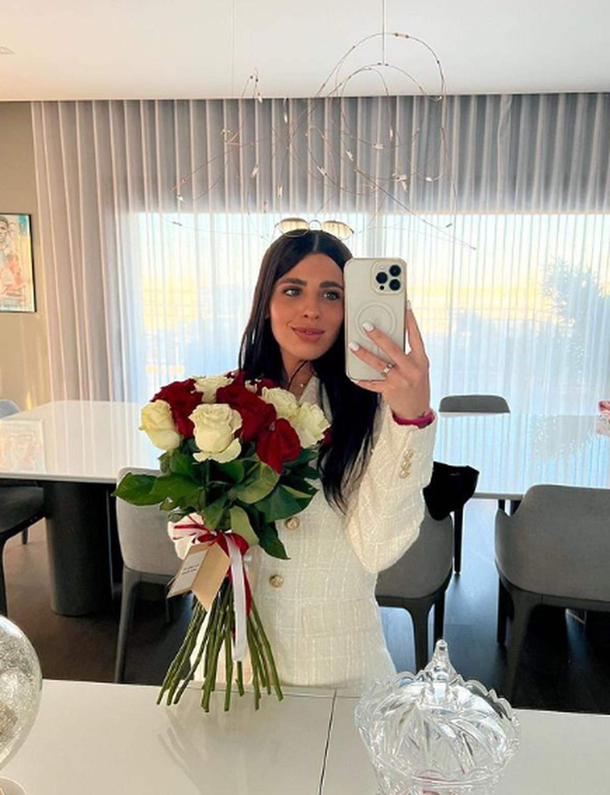 Valentina Cervantes en su lujosa propiedad ubicada en Lisboa.