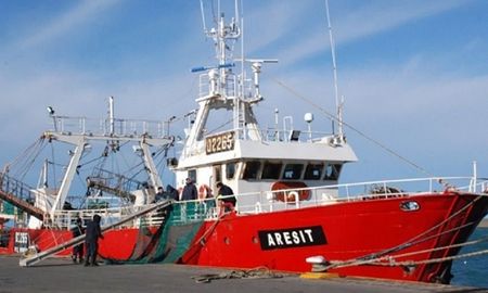 santa cruz: un barco pesquero con 29 tripulantes con coronavirus esta anclado en puerto deseado santa cruz: un barco pesquero con 29 tripulantes con coronavirus esta anclado en puerto deseado