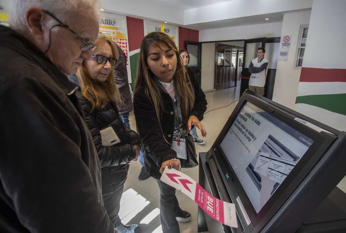 Los comicios cerraron y se esperan los resultados en Buenos Aires.