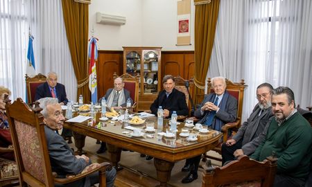 Por parte del máximo tribunal estuvieron presentes Rafael Gutiérrez, Roberto Falistocco, Eduardo Spuler, Mario Netri, María Angélica Gastaldi, Daniel Erbetta, y el procurador general, Jorge Barraguirre. Por parte del máximo tribunal estuvieron presentes Rafael Gutiérrez, Roberto Falistocco, Eduardo Spuler, Mario Netri, María Angélica Gastaldi, Daniel Erbetta, y el procurador general, Jorge Barraguirre.