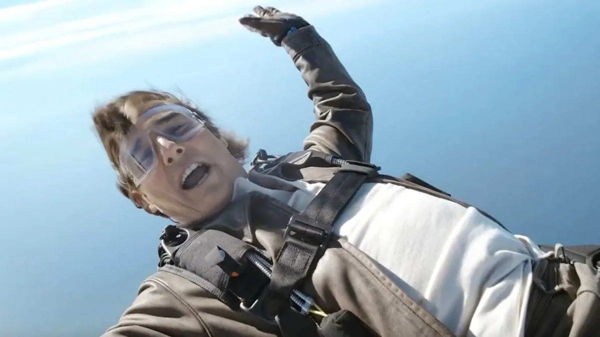 Tom Cruise hizo un sorprendente salto al vacío para festejar el éxito de Top Gun: Maverick