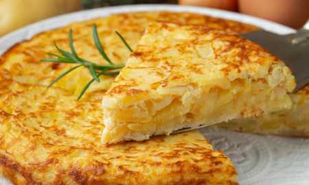 Cómo hacer la tortilla perfecta: dorada por fuera y jugosa por dentro Cómo hacer la tortilla perfecta: dorada por fuera y jugosa por dentro