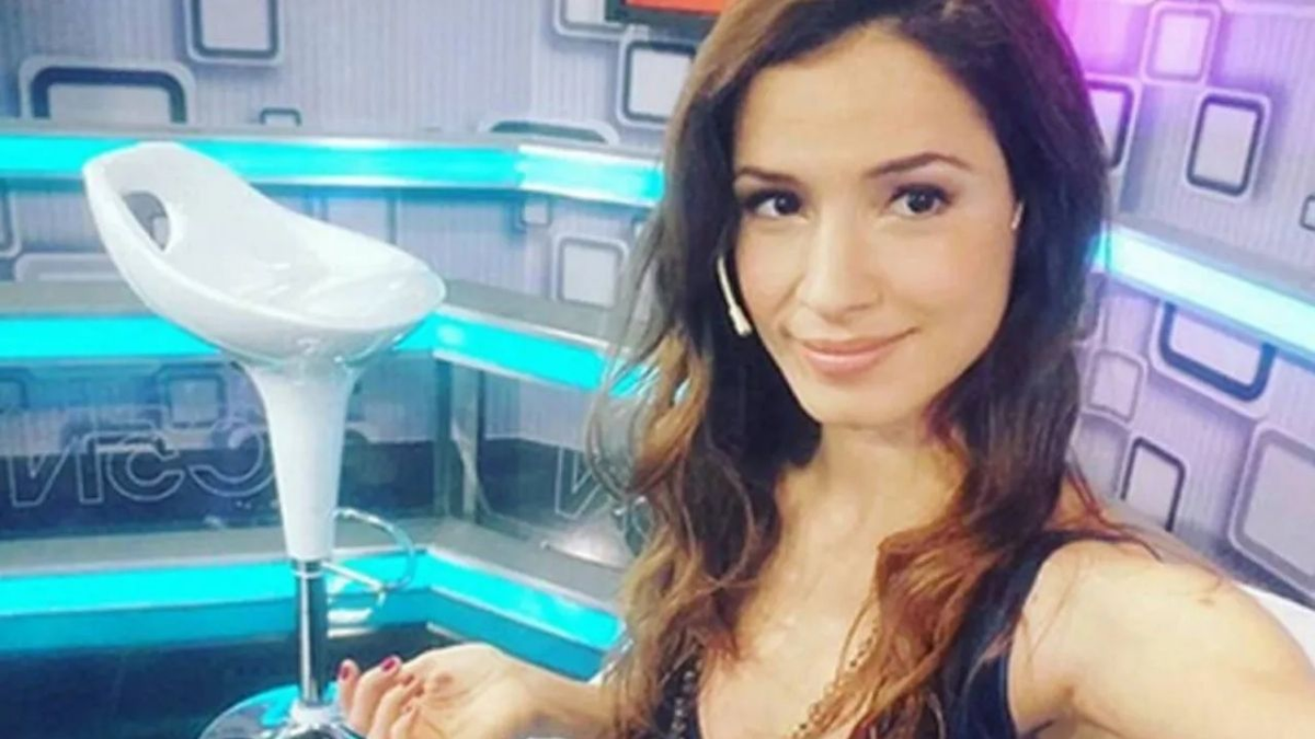 Chachi Telesco es una joven cantante y actriz que había sido elegida en el reality show de High School Musical en Argentina. Chachi Telesco es una joven cantante y actriz que había sido elegida en el reality show de High School Musical en Argentina.