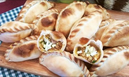 Todos los detalles para hacer empanadas de la mano de Maru Botana. Todos los detalles para hacer empanadas de la mano de Maru Botana.