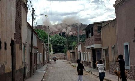 El sismo asustó a las familias de la zona que se encontraban almorzando y salieron de sus viviendas, informaron medios locales. El sismo asustó a las familias de la zona que se encontraban almorzando y salieron de sus viviendas, informaron medios locales.