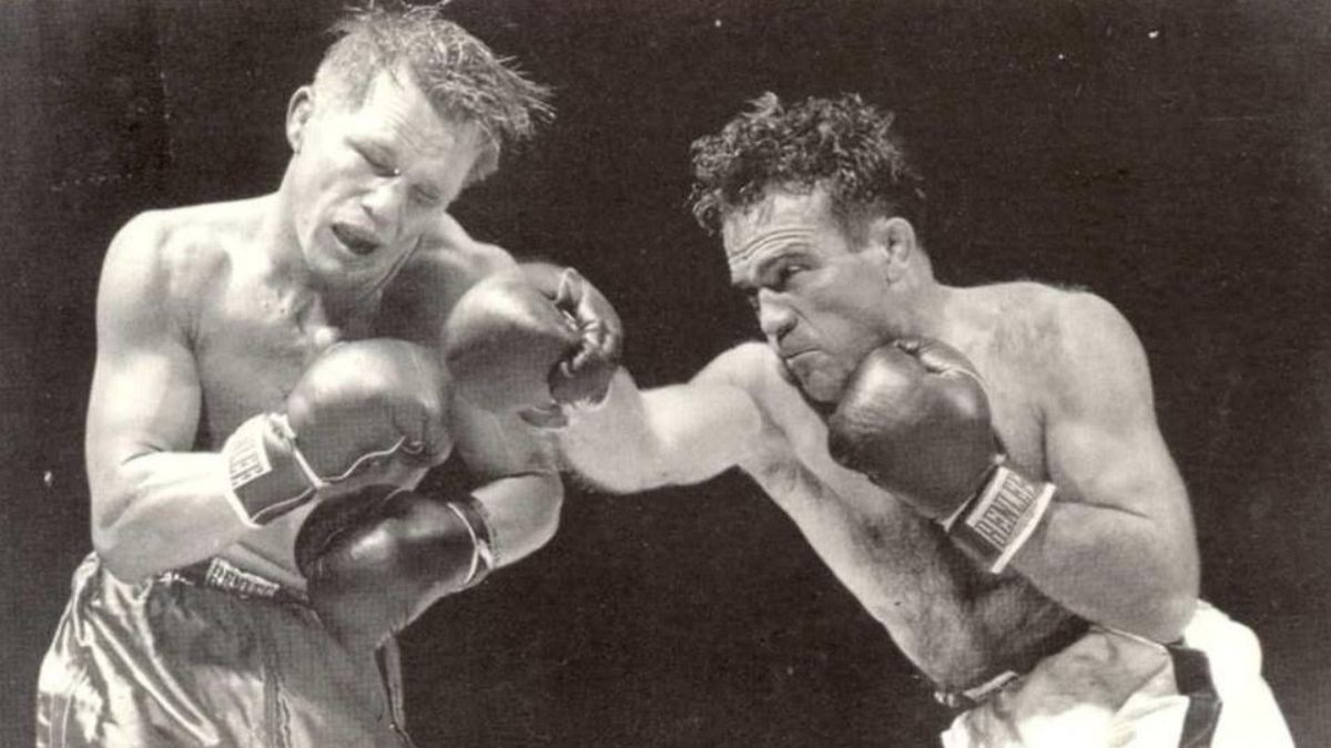 El martes 21 de septiembre de 1948, el Bombardero Marroquí (derecha) le GKO 12 al estadounidense Tony Zale en el Roosevelt Stadium de Jersey City, New Jersey, y se ciñó la corona mundial mediana NBA. Además, Cerdan había sido campeón welter francés (1938) y welter europeo (1939-1942), y mediano francés (1945) y mediano europeo (1947-1948). El martes 21 de septiembre de 1948, el Bombardero Marroquí (derecha) le GKO 12 al estadounidense Tony Zale en el Roosevelt Stadium de Jersey City, New Jersey, y se ciñó la corona mundial mediana NBA. Además, Cerdan había sido campeón welter francés (1938) y welter europeo (1939-1942), y mediano francés (1945) y mediano europeo (1947-1948).
