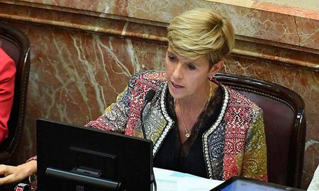 La senadora García Larraburu votó en contra de la legalización del aborto en 2018. En esta oportunidad, anunció su cambio de postura y votará a favor. La senadora García Larraburu votó en contra de la legalización del aborto en 2018. En esta oportunidad, anunció su cambio de postura y votará a favor.