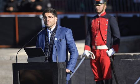 El gobernador Maximiliano Pullaro encabezó el acto por el Día de la Bandera en Rosario y pidió al Gobierno Nacional que escuche el reclamo del interior. El gobernador Maximiliano Pullaro encabezó el acto por el Día de la Bandera en Rosario y pidió al Gobierno Nacional que escuche el reclamo del interior.