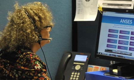 Anses atiende las consultas telefónicas al 130. Anses atiende las consultas telefónicas al 130.