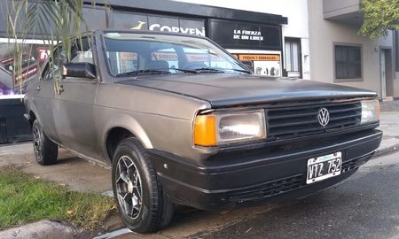 El auto estaba estacionado sobre calle Avellaneda, entre Balcarce e Ituzaingó, en barrio Candioti Sur, ciudad de Santa Fe. El auto estaba estacionado sobre calle Avellaneda, entre Balcarce e Ituzaingó, en barrio Candioti Sur, ciudad de Santa Fe.