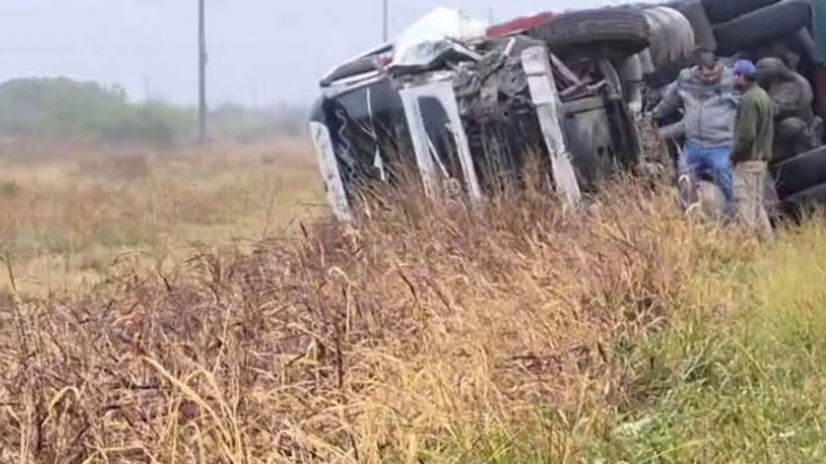 Uno de los vehículos que protagonizó el accidente en la Ruta 11. Uno de los vehículos que protagonizó el accidente en la Ruta 11.