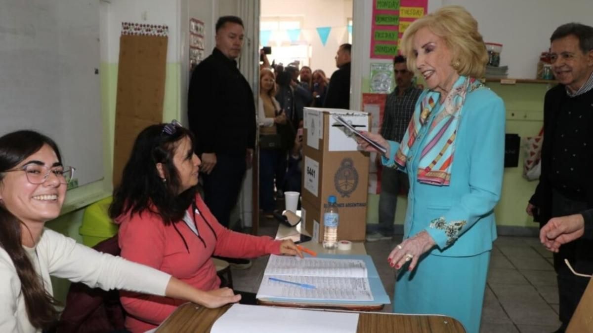 Mirtha Legrand emitió su voto en Palermo.
