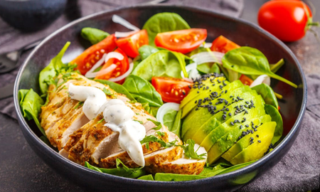 Ensalada de pollo saludable: la receta fácil y rica en solo 3 pasos Ensalada de pollo saludable: la receta fácil y rica en solo 3 pasos
