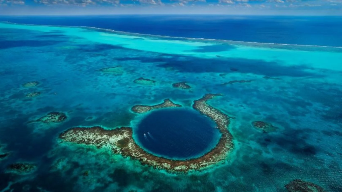 El lugar más profundo de la Tierra está en el Océano Pacífico. El lugar más profundo de la Tierra está en el Océano Pacífico.