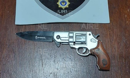 El arma secuestrada al implicado con el robo de un teléfono celular. El arma secuestrada al implicado con el robo de un teléfono celular.