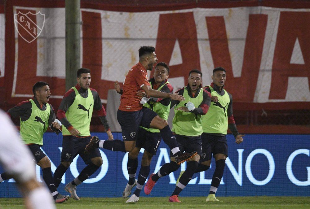 Independiente venció 3-1 a Huracán y