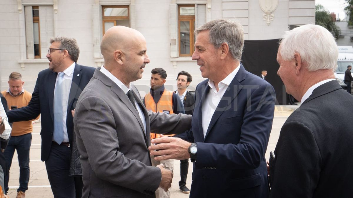 La convocatoria es para el ministro de Seguridad, Claudio Brilloni, autoridades del Ejecutivo Municipal y funcionarios del Ministerio Público de Acusación entre otros. La convocatoria es para el ministro de Seguridad, Claudio Brilloni, autoridades del Ejecutivo Municipal y funcionarios del Ministerio Público de Acusación entre otros.