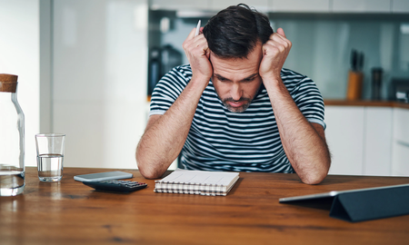 El 62% de los adultos siente que la carga de tareas diarias supera su capacidad real, lo que eleva los niveles de ansiedad y cortisol. El 62% de los adultos siente que la carga de tareas diarias supera su capacidad real, lo que eleva los niveles de ansiedad y cortisol.