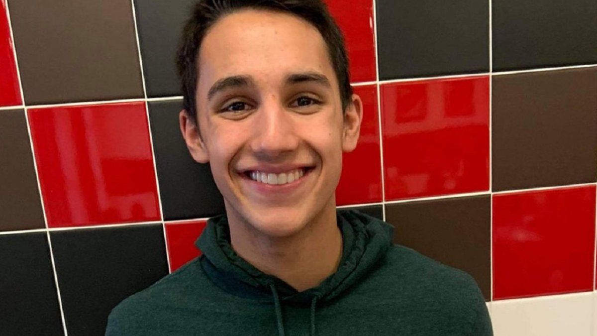 Una mamá le dio a su hijo 1.800 dólares por no usar las redes sociales durante 6 años.