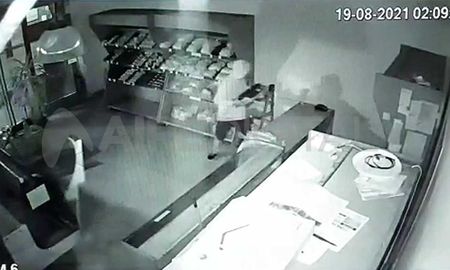En menos de dos minutos, un delincuente robó en una panadería de calle 9 de julio 4700 En menos de dos minutos, un delincuente robó en una panadería de calle 9 de julio 4700