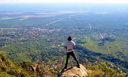 El Mirador del Sol permite observar la extensión del Valle del Conlara a más de mil metros de altura, siendo el punto de mayor afluencia para contemplar las puestas de sol sobre el horizonte puntano. El Mirador del Sol permite observar la extensión del Valle del Conlara a más de mil metros de altura, siendo el punto de mayor afluencia para contemplar las puestas de sol sobre el horizonte puntano.