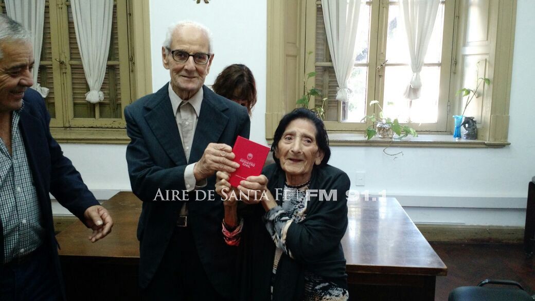 Amor eterno: A los 93 años se casaron tras casi siete décadas de noviazgo