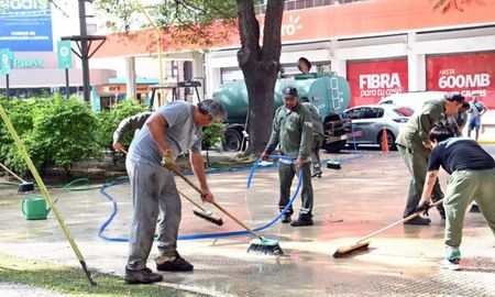 Este martes, placeros trabajaron en la plazoleta Fragata Sarmiento de la ciudad de Santa Fe. Este martes, placeros trabajaron en la plazoleta Fragata Sarmiento de la ciudad de Santa Fe.