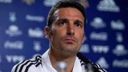 Scaloni ya está en Buenos Aires a la espera de la confirmación de juego de la selección argentina